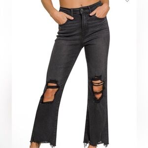 DISTRESSED STRETCHY BLACK JEANS NWT